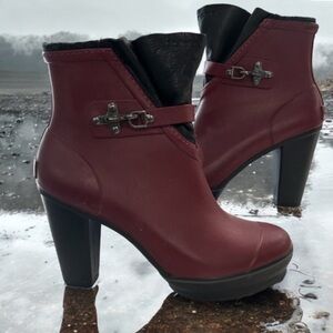 Sorel Red Ankle Boots with Chunky Heel and Smooth Leather